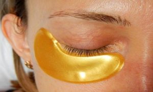استفاده از ماسک‌های خانگی برای رفع پف زیر چشم