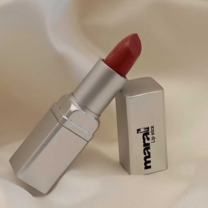 Choosing the nude lipstick
